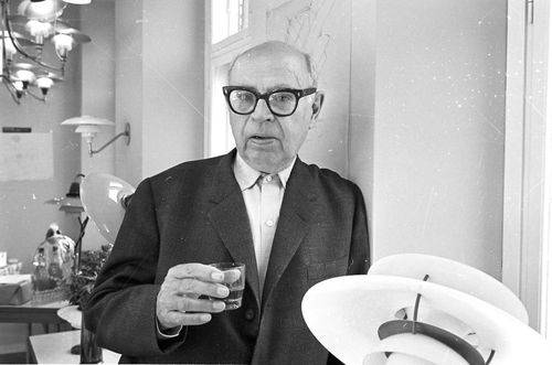 Poul Henningsen