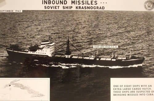 Det sovjetiske fragtskib Krasnograd fotograferet fra et fly under Cubakrisen