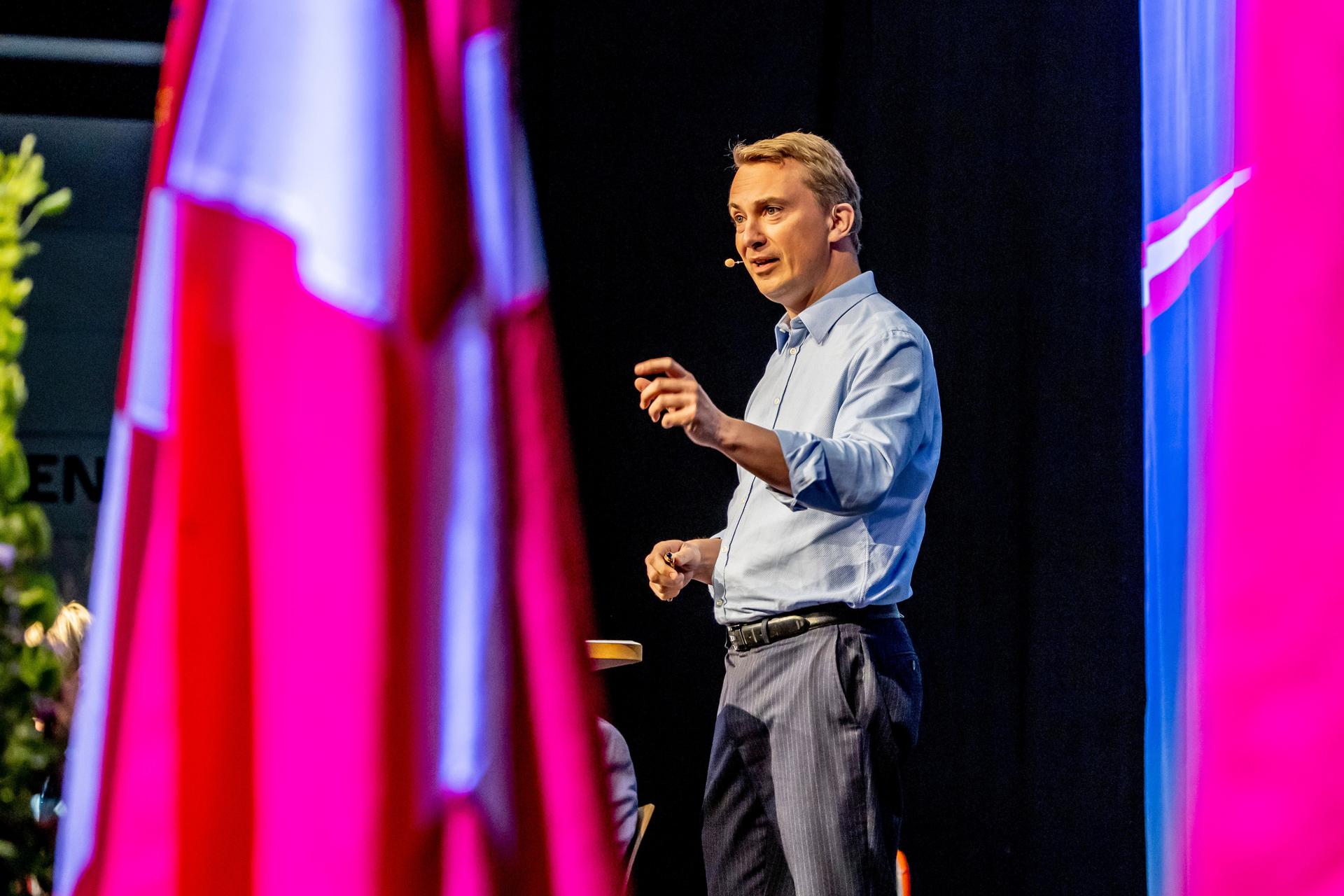 Partiformand Morten Messerschmidt holder tale på Dansk Folkepartis årsmøde i Næstved, september 2024.