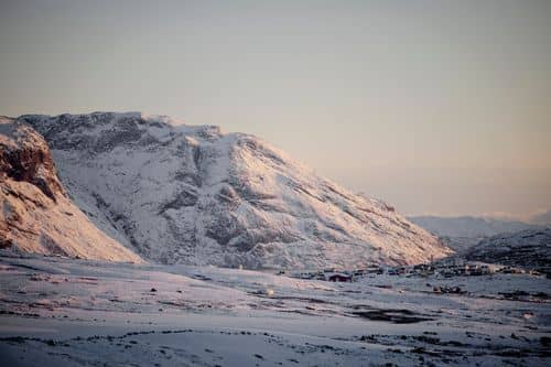 Kvanefjeld / Kuannersuit i Sydgrønland. I Kvanefjeld findes sjældne jordarter og radioaktivt uranmalm.