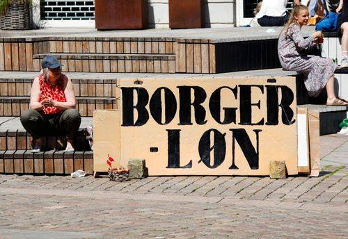 Skilt med påskriften "borgerløn"