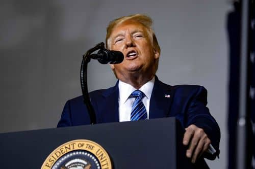 Donald Trump på talerstol mens han var præsident