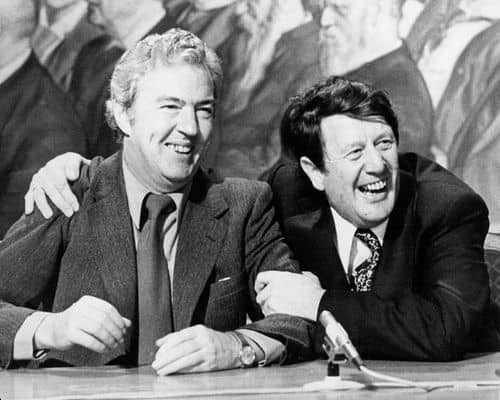 Både Knud Jespersen fra DKP og Erhard Jakobsen fra CD blev valgt ind i Folketinget ved jordskredsvalget i 1973. Her ses de i en tv-udsendelse lige efter valget.