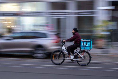 Wolt-bud på cykel i den tyske hovedstad Berlin