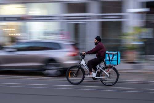 Wolt-bud på cykel i den tyske hovedstad Berlin