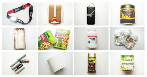Fotocollage viser pandelampe, vanddunk, powerbank, gasdåse, stearinlys, Knorr retter, panodil, bleer, batterier, toiletpapir, Nescafe og majs