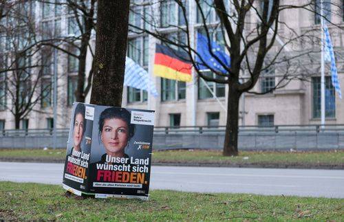 Valgplakat fra BSW Bündnis' Sahra Wagenknecht med teksten "Vores land ønsker fred". München, 2025.