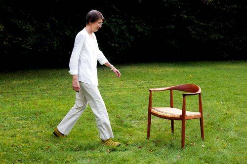 Arkitekt med en stol