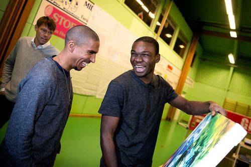 Jores Okore(th) og Patrick Mtiliga