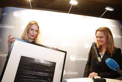 Julie Andem og Linda Hofstad