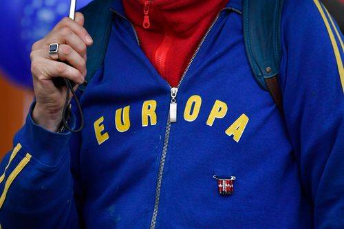 Vælger iført Europa-trøje