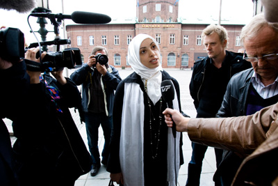 Asmaas første byrådsmøde. Den omstridte fynske politiker Asmaa Abdol Hamid på vej til byrådsmøde i Odense. Foto: Birgitte Carol Heiberg/POLFOTO