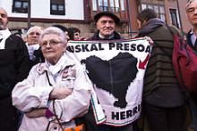 Pårørende til ETA-fængslede demonstrerer og forlanger at den spanske regering skal løslade de politiske fanger. Bilbao, 11. januar 2014.