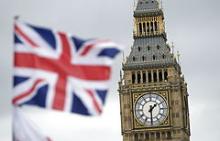Det britiske flag, også kaldet Union Jack foran Big Ben i London den 22. juni 2016.