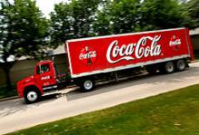 En Coca-Cola truck passerer Coca-Cola flaskekompagniet i Fort Worth, Texas. 25. april 2011.