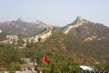 Den kinesiske mur i typisk morgendis i oktober.