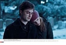 Filmen Harry Potter and the Deathly Hallows. 1. del. Daniel Radcliffe og Emma Watson i en scene fra filmen Harry Potter og dødsregalierne. USA 2010.