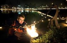Der tændes lys i København i anledning af årsdagen for FN's menneskerettighedserklæring den 10. december.