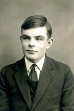 Den engelske matematiker Alan Turing som ofte sættes i forbindelse med computerens fødsel under Anden Verdenskrig.