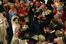 Kronprins Frederik danser brudevals med kronprinsesse Mary på Fredensborg Slot den 14. maj 2004.