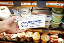 De danske Vægtkonsulenter (DDV)sælger deres slankemad i supermarkederne. Her er det yogurt.