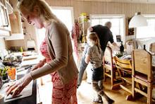 Anja Ravn og hendes familie tænker over deres madspild.