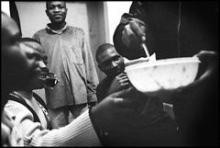 I tangers slumkvarter lever de afrikanske flygtninge på små hotekværelser mens de sparer penge sammen til en menneskesmugler.