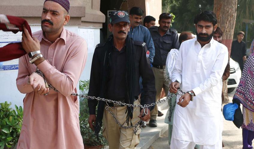 anholdte for æresdrab i Pakistan