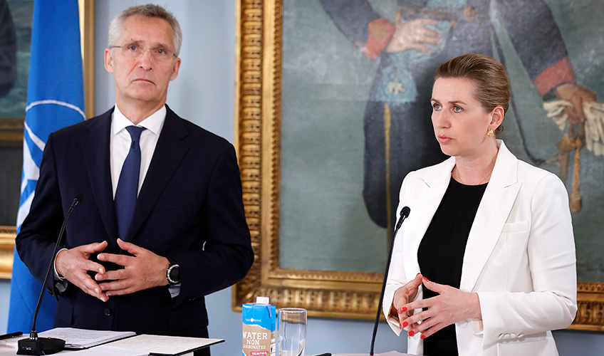 Jens Stoltenberg og Mette Frederiksen holder pressemøde