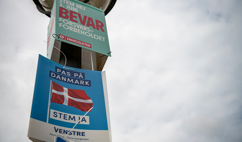   Ja og Nej plakater fra henholdsvis Enhedslisten og Venstre i forbindelse med afstemningen om forsvarsforbeholdet 1. juni 2022